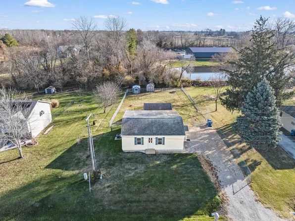 1824 Marine Rd, Saint Jacob, IL 62281