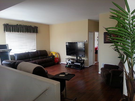 3rd image of 53 W Briarwood Dr