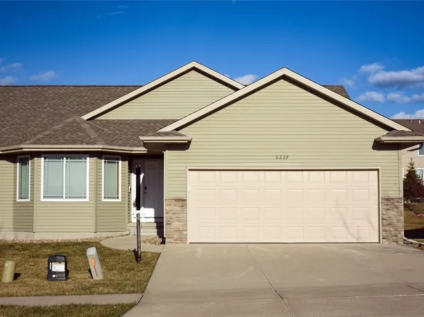 3227 Breyer St SW #B, Cedar Rapids, IA 52404