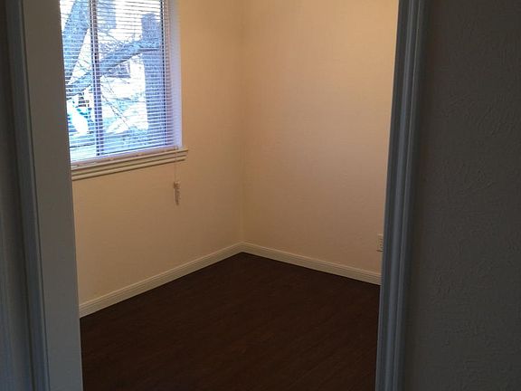 3rd image of 323 Lake Meadows Dr