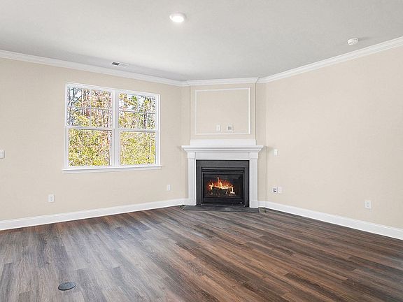 4th image of 805 Belle Dr.