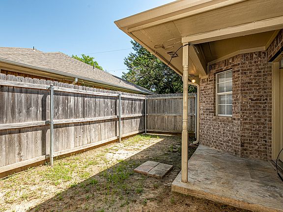 3rd image of 1805 Park Pl #1805