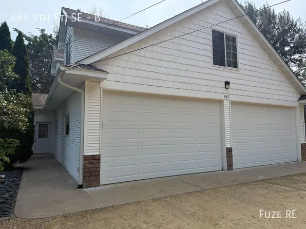667 5th St SE #B, Forest Lake, MN 55025