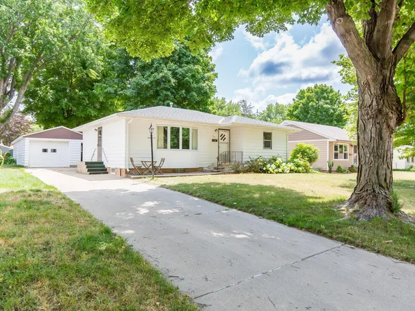 315 Pershing Ave N, New Prague, MN 56071