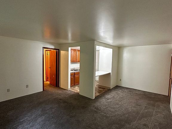 2nd image of 110 Whitestown Vlg APT 11