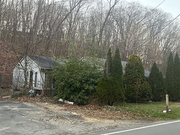 3rd image of 3501 Blevins Gap Rd