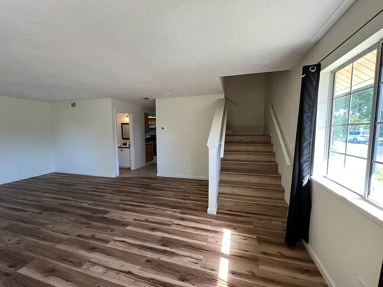 1657 Grand Ave — Photo 5