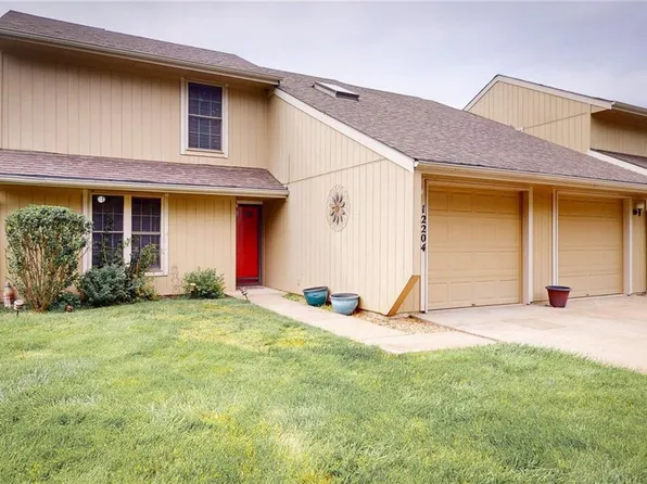12204 Charlotte St, Kansas City, MO 64146