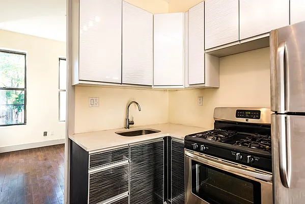 Rented by Nooklyn NYC LLC | media 81