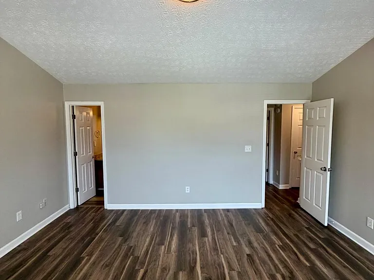 5696 Windfall Ln — Photo 9