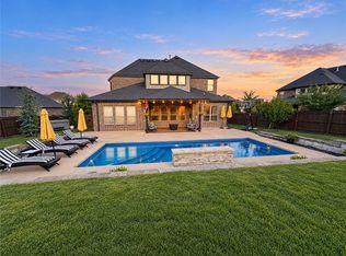 1561 Glastonbury Dr, Centerton, AR 72719