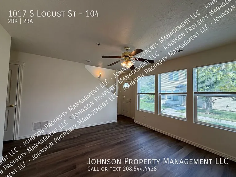 1017 S Locust St #104 — Photo 8