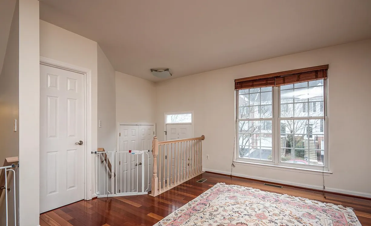 3 bed, 1880 sqft, $3,200 — Photo 3