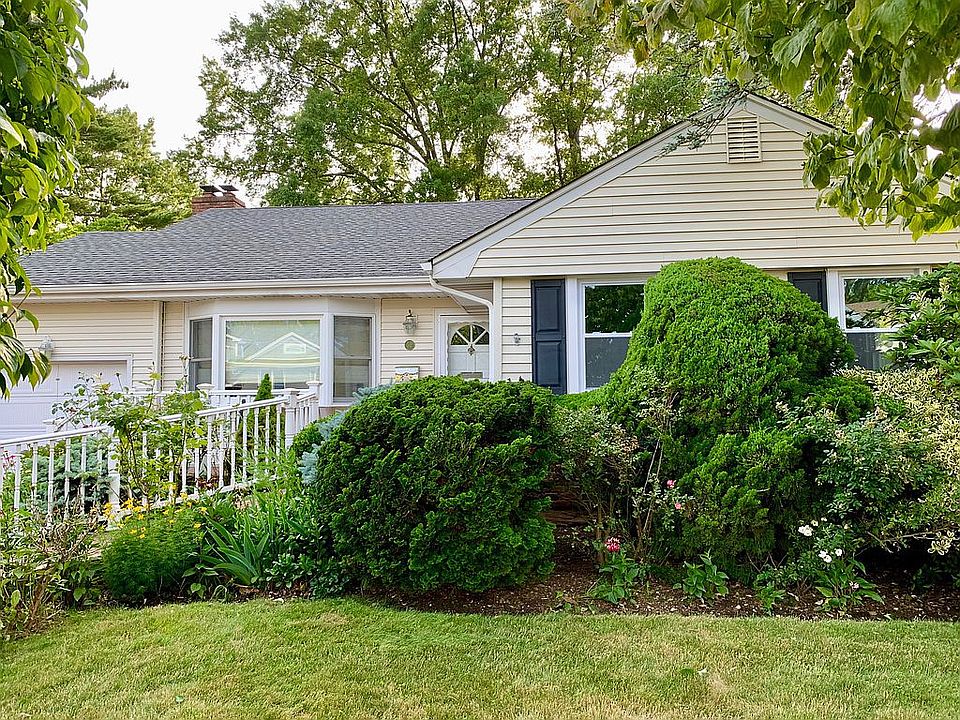1st image of 52 Maxwell Rd