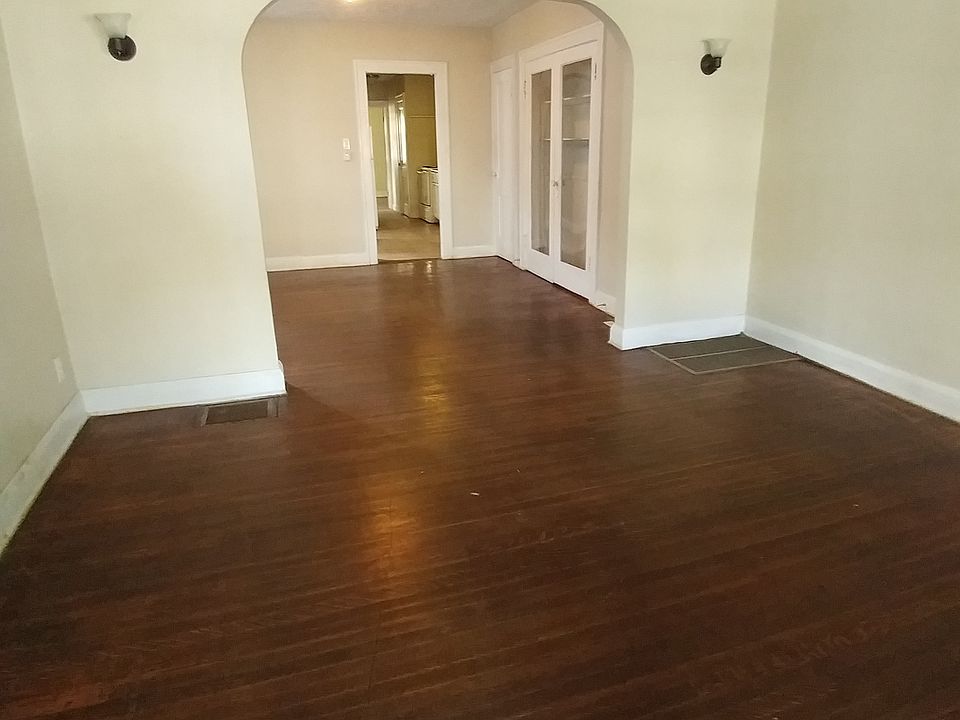 1st image of 804 N Oxford St