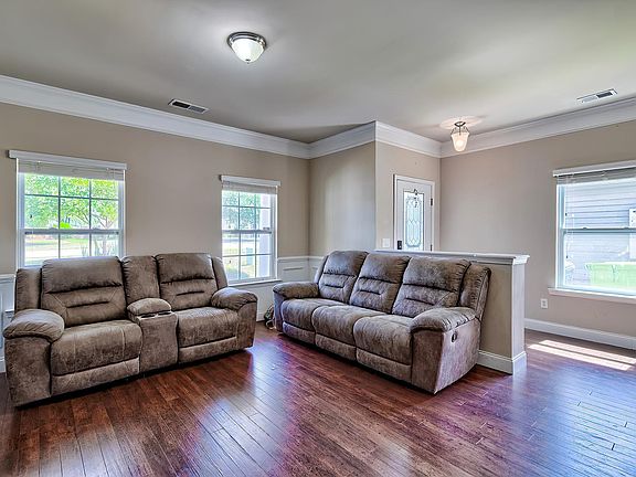 5th image of 135 Fox Squirrel Cir