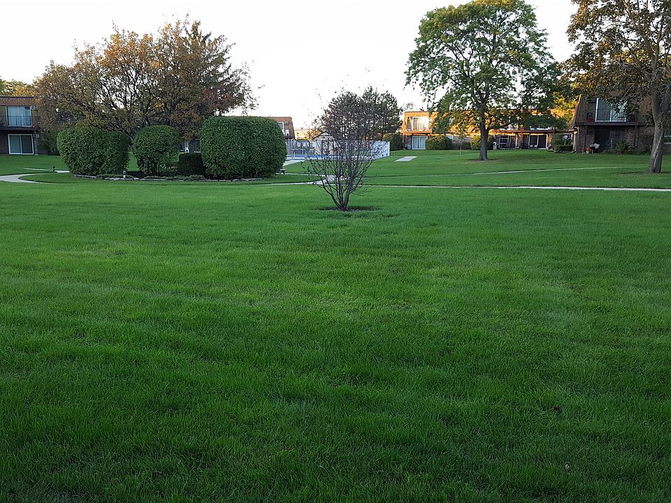 1st image of 18W140 Suffield Ct APT 106-G