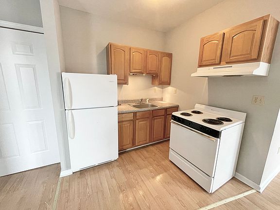 4th image of 1718-34 E Lafayette Pl #1728-05