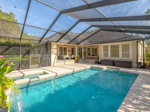 371 Oak Grove Island Dr, Brunswick, GA 31523