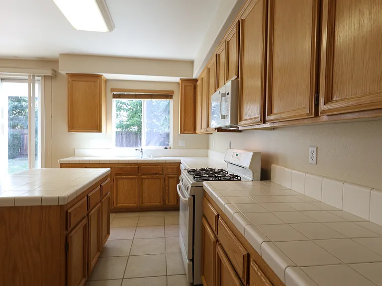 1908 Terracina Cir — Photo 8