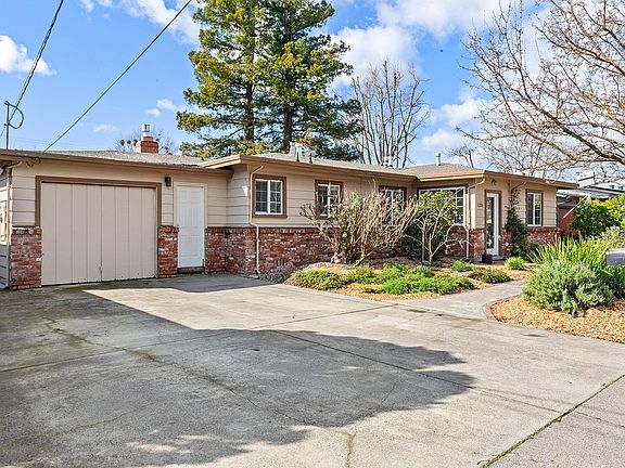 3rd image of 1231 Janet Way