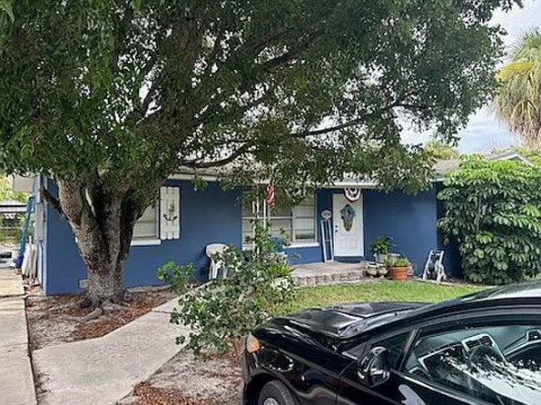 9015 SE Kingsley St, Hobe Sound, FL 33455
