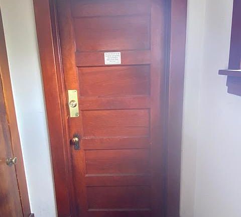4th image of 911 22nd Ave NE