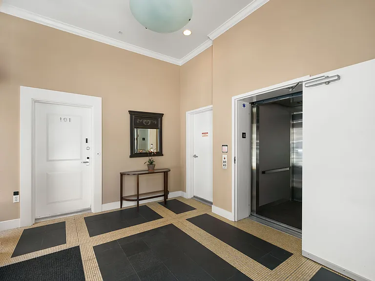 1081 Pine St #301 — Photo 30