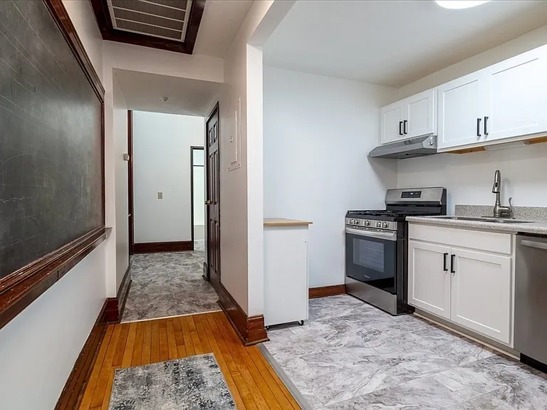 63 Illinois St #104 — Photo 11