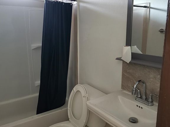 4th image of 1144 E 7th St