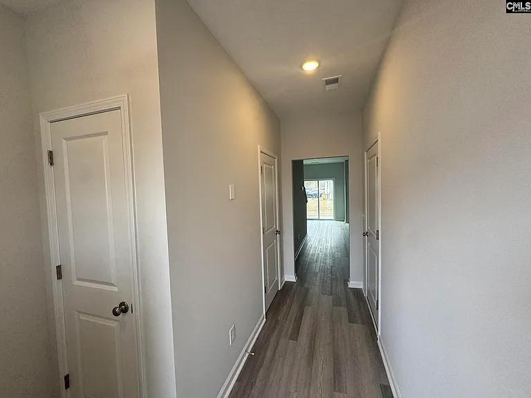 127 Carr Ln — Photo 2
