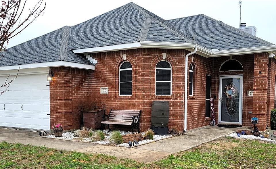 1st image of 717 Hillburn Dr