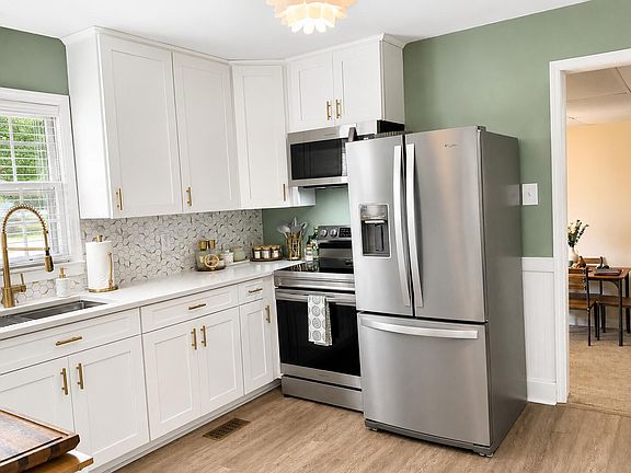4th image of 4911 Carolyn Ln