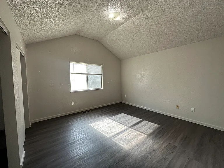 4541 Creekside Cir — Photo 17