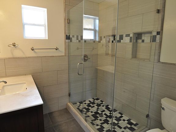 3rd image of 1046 Fewtrell Dr