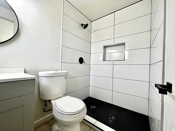 4th image of 12 W Pennsylvania Dr Unit 1