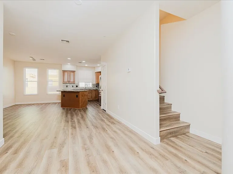 2450 E Blue Diamond Dr — Photo 17