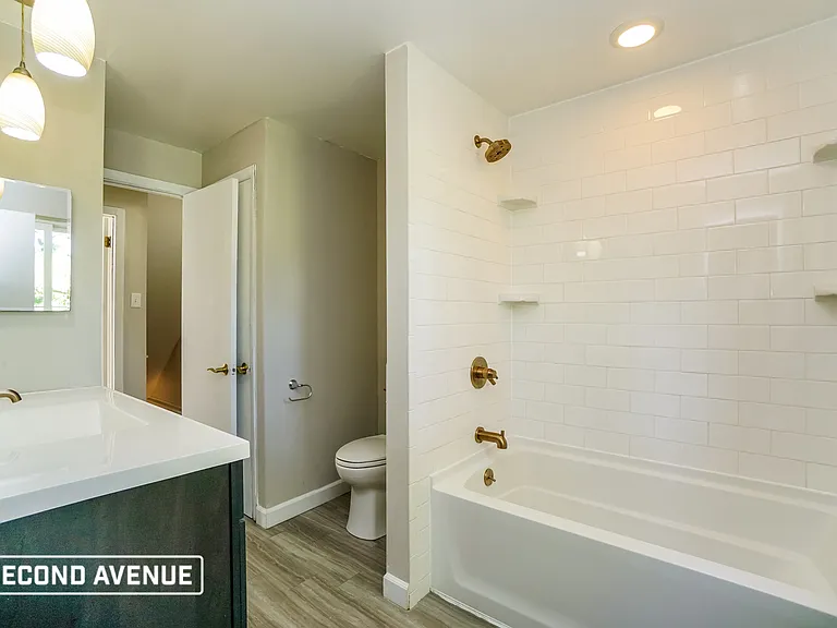 3140 Camberly Dr — Photo 7