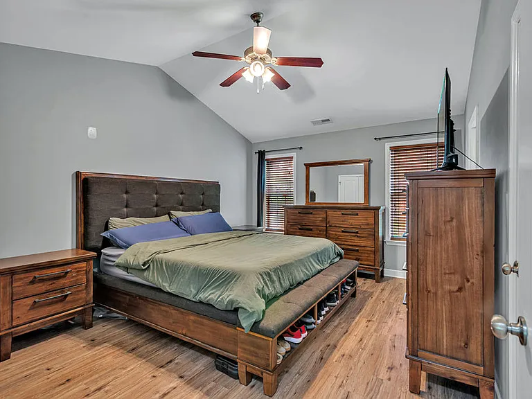 410 Jasmine Ln — Photo 16