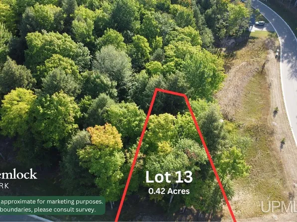 3453 Nuthatch Ln, Marquette, MI 49855