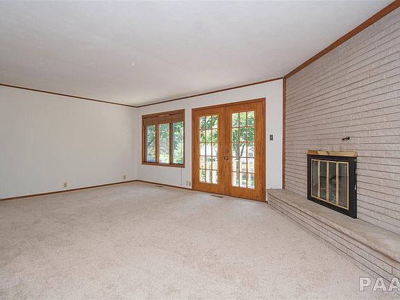 4th image of 1810 W Glen Ave