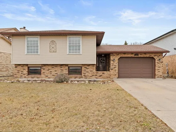 13292 Saint Gregorys Rd, Tecumseh, ON N8N 4C6