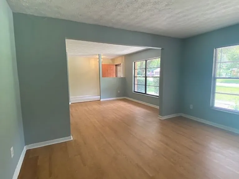 1517 Loretta Ct — Photo 3