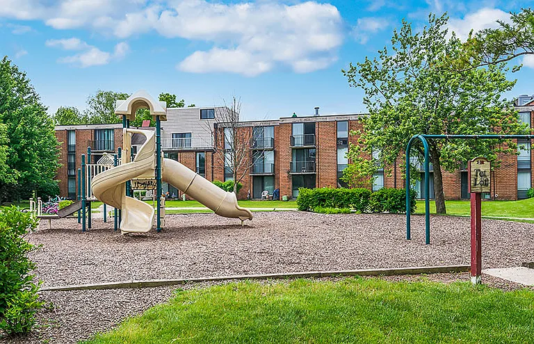 The Grove at Schaumburg Apartments — Photo 36