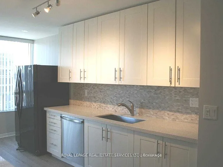 1 Aberfoyle Cres #1109 — Photo 15
