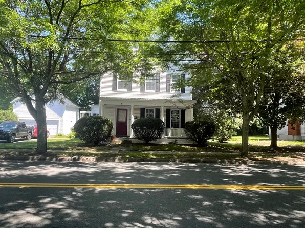 272 Central St #1, Saugus, MA 01906