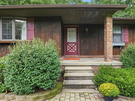 4th image of 535 Rocky Ridge Rd