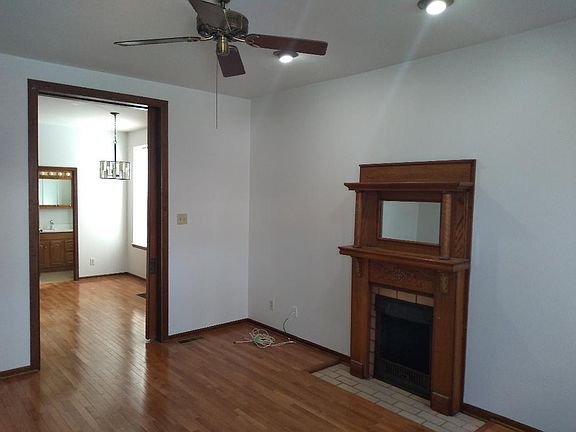 3rd image of 4212 Russell Blvd