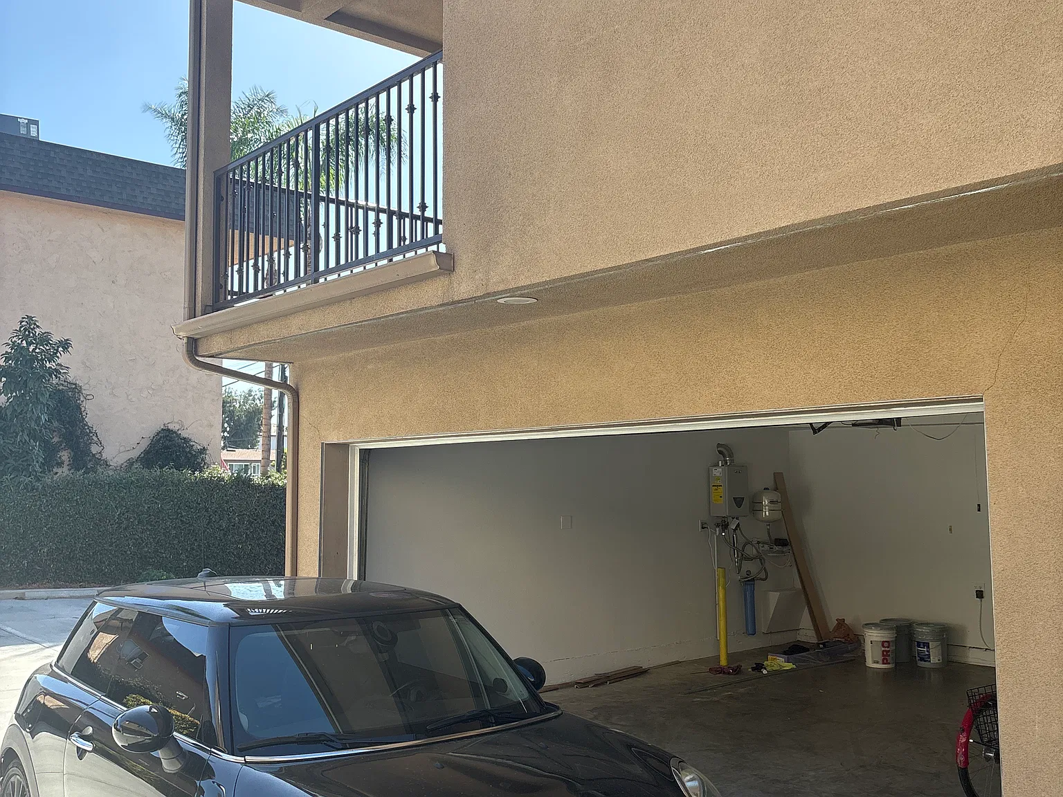 3 bed, 1350 sqft, $3,150 — Photo 3