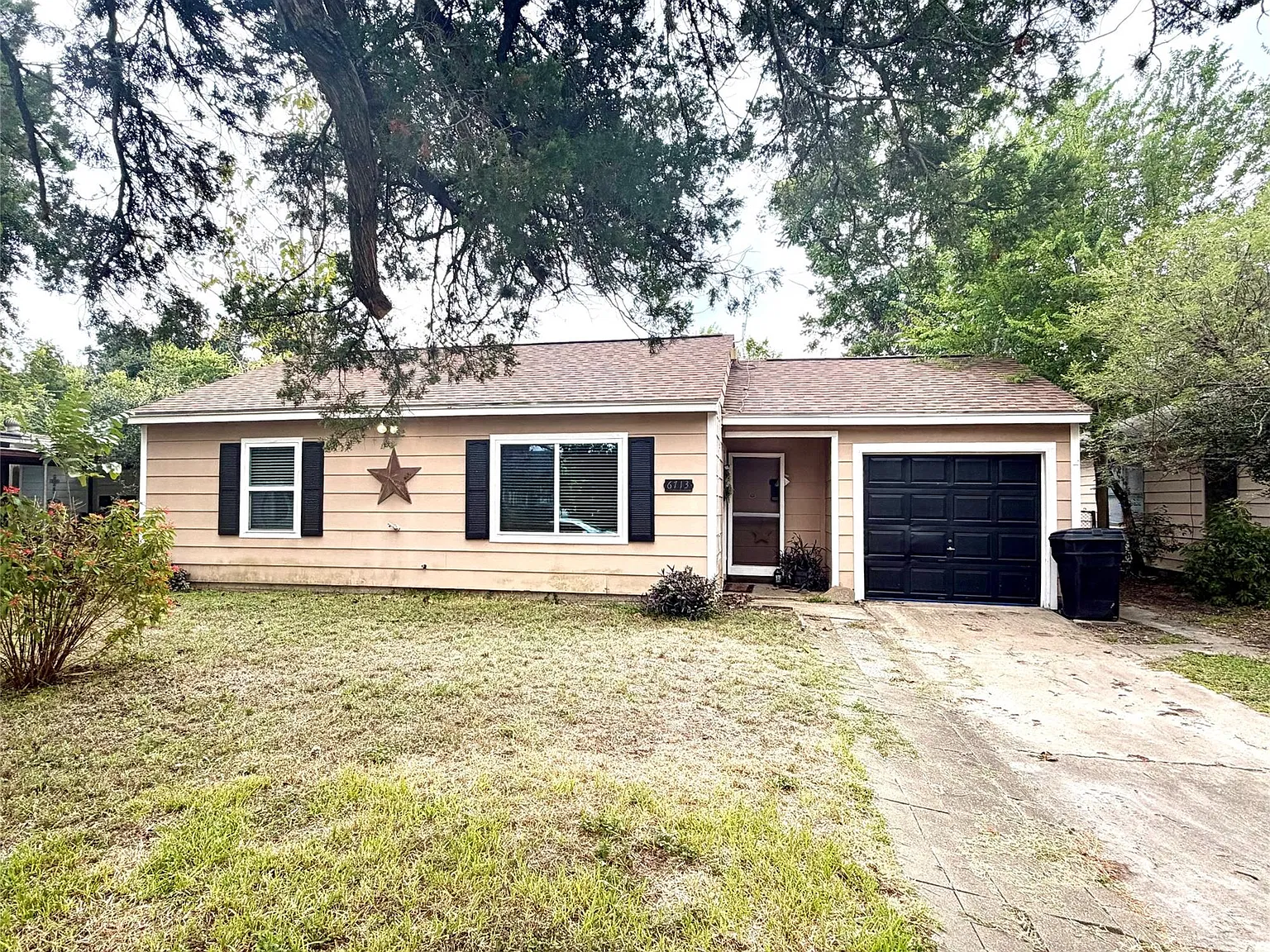 2 bed, 1.0 bath, 839 sqft, $1,600 — Photo 2